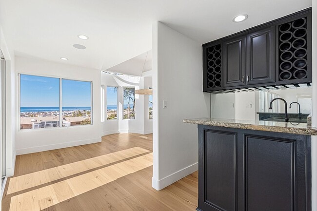 Building Photo - Beautifully Remodeled, 4BR4.5BA Hill Section Home w/ Amazing Panoramic Ocean Views, 3 Decks, Atri...