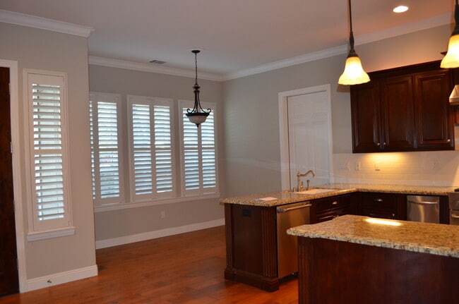 Building Photo - 2111 Deer Valley Rd