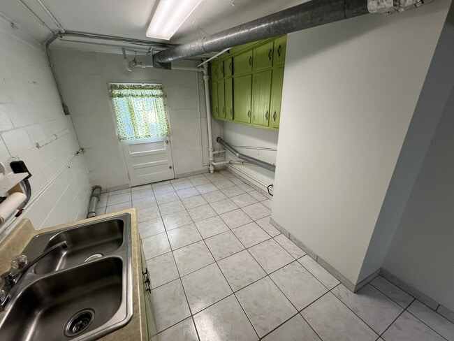 Building Photo - 3820 Orchard Rd SE