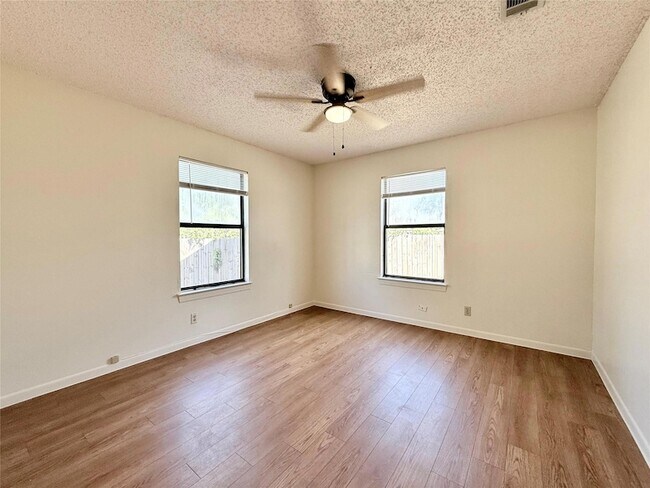 Building Photo - 104 Verna Spur