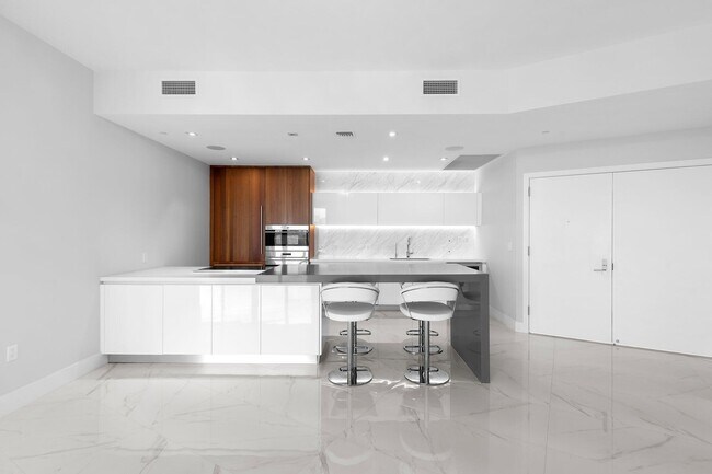 Building Photo - 701 N Fort Lauderdale Beach Blvd