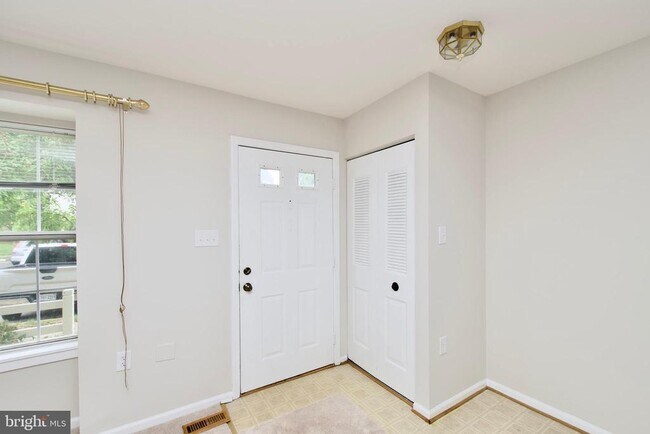 Building Photo - 6643 Medinah Ln