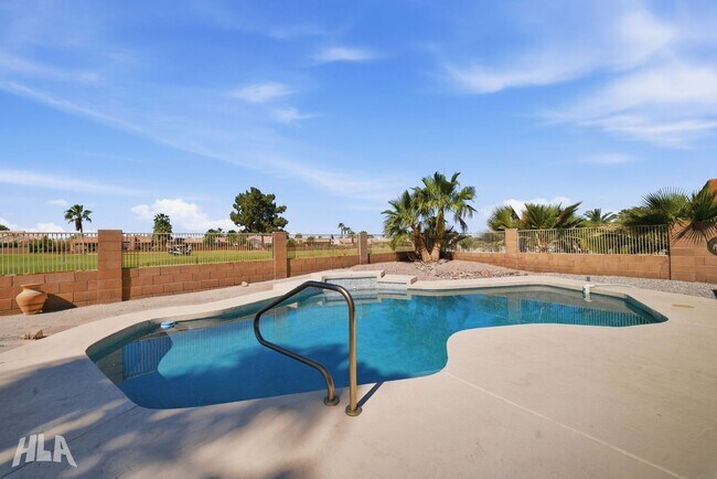 Building Photo - 10390 Fairway Dr