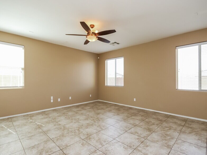 Building Photo - 7120 S 70th Dr