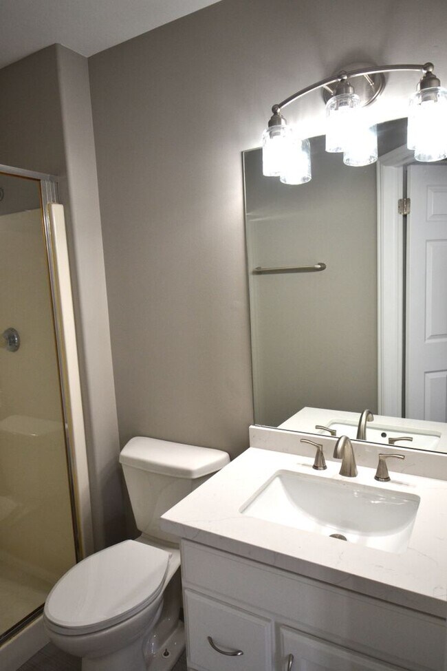 Building Photo - Beautiful 4 Bed 2.5 Bath Townhome in West Jordan!!!