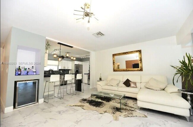 Building Photo - 909 N 13th Ct