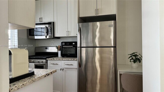 Building Photo - 439 15th Street Apt #8, Miami Beach, FL 33...