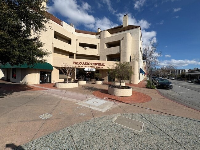 Building Photo - 153 California Ave