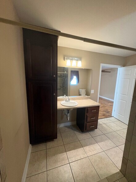 MBR Bath - 2904 Norfolk St