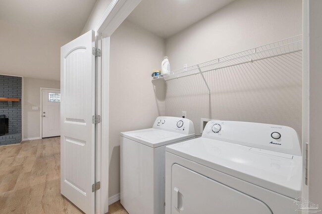 Building Photo - 4624 Santa Rosa Dr