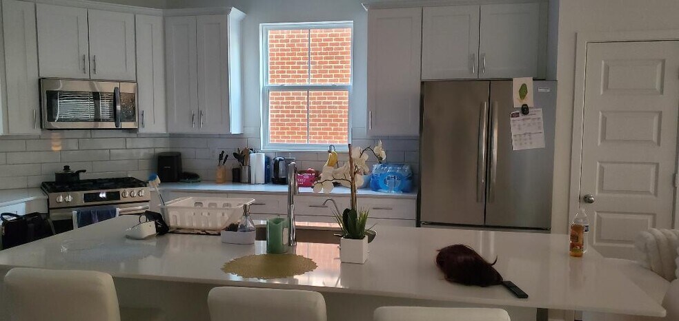 Building Photo - 13841 Gatsby Dr