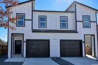 Building Photo - 6202 Oakridge Dr