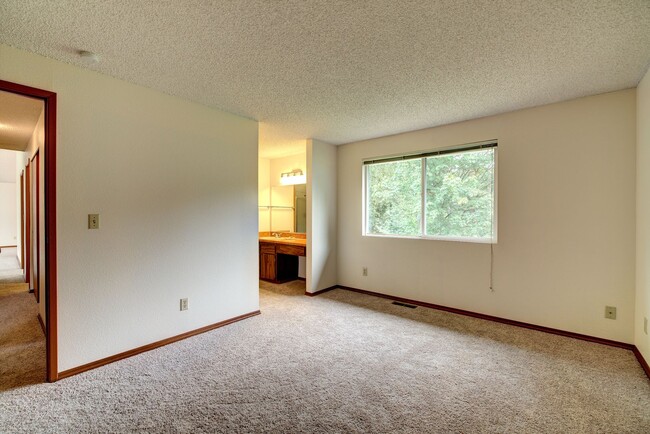 Building Photo - 4Bd/3Ba Redmond House