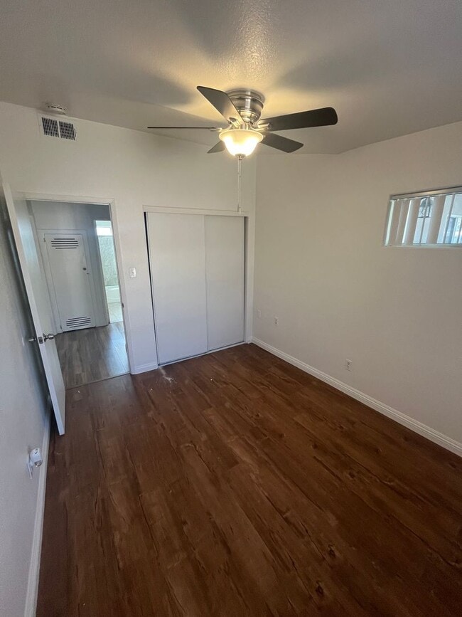 Building Photo - 5850 Cedarglen Dr