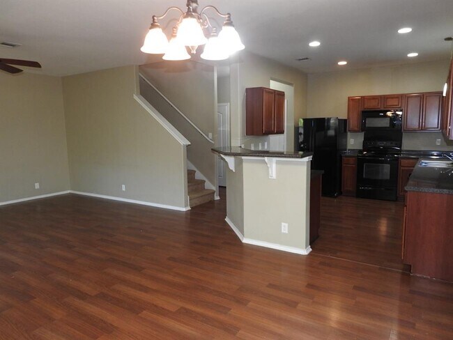 Building Photo - 571 New Country Rd