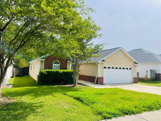 Building Photo - 2031 Sunny Dale Dr
