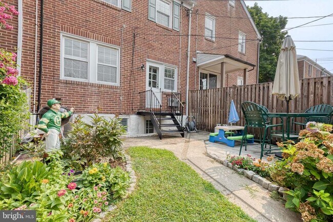 Building Photo - 417 Regester Ave