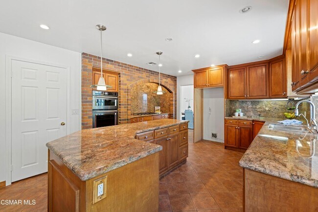 Building Photo - 287 Golden Fern Ct