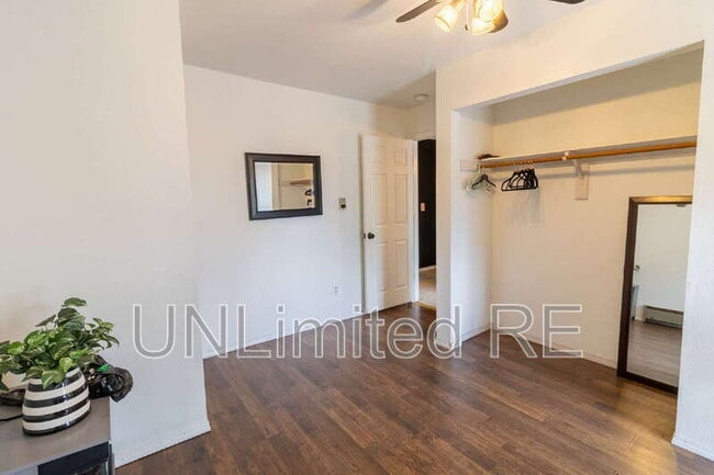 Building Photo - 3565 N Manor Rd