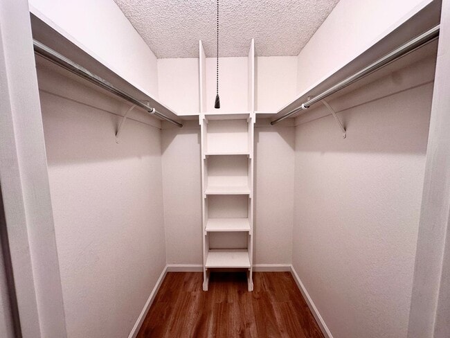 Building Photo - BEAUTIFUL BREATH TAKING VIEW UNIT!!! MUST ...