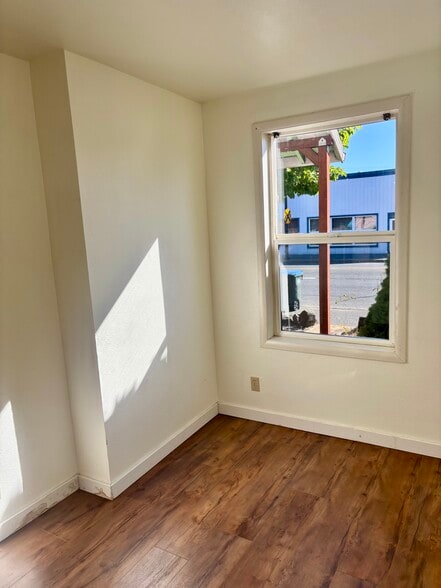 Building Photo - 1007 W Main St