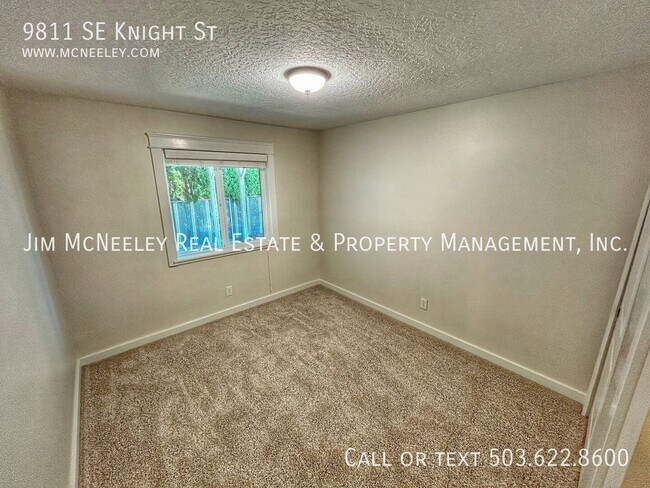 Building Photo - 9811 SE Knight St