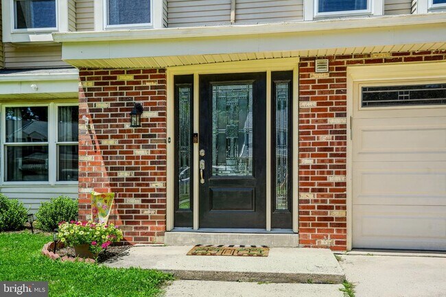 Building Photo - 120 Calderwood Ln
