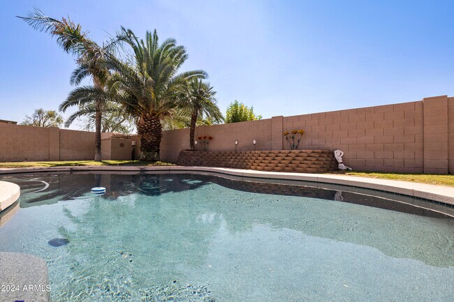 Building Photo - 6901 E Paradise Ln