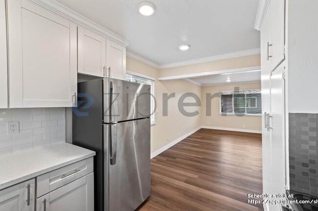 Building Photo - 523 Page St