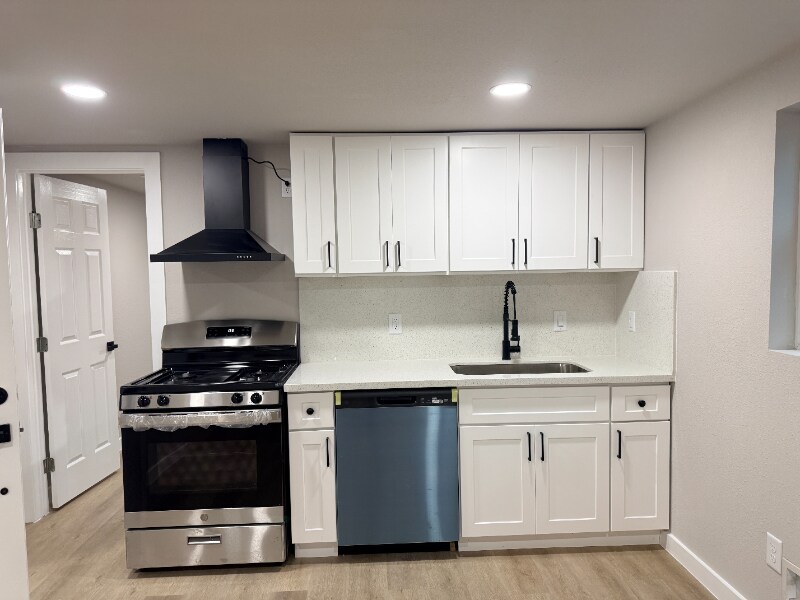 Building Photo - 5238 Pease St