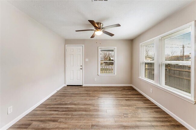 Building Photo - 3722 Seabrook St