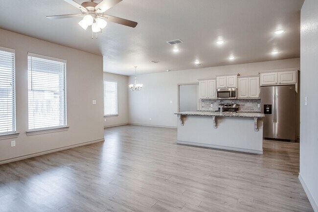 Building Photo - Wonderful Home in Cambridge Way!! SPEC!!
