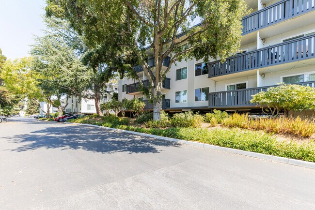 Building Photo - 655 S Fair Oaks Ave