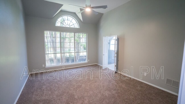 Building Photo - 728 Robin Meadow Dr