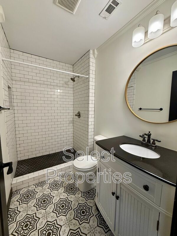 Building Photo - 606 Shadow Ridge Dr