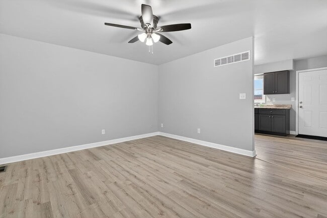 Building Photo - 115 Colonial Pkwy