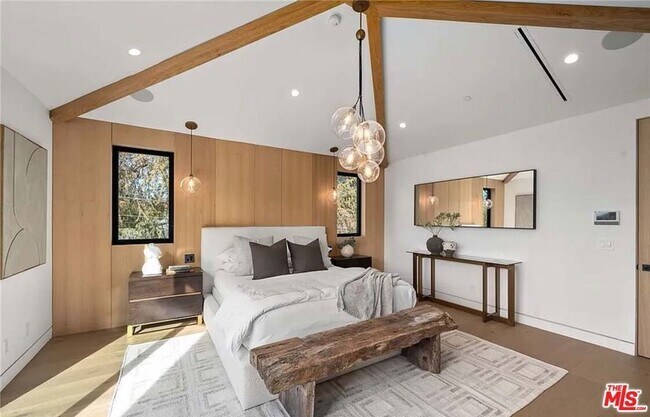 Building Photo - 4453 Gentry Ave