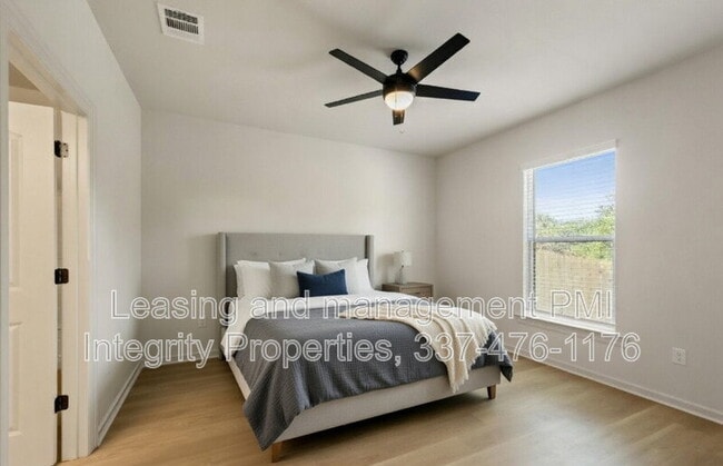 Building Photo - 606 Guillot Rd