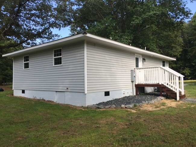 Building Photo - 5018 Holly Dr