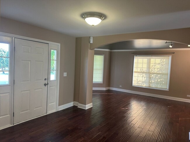 Building Photo - 5490 Fox Path Ln