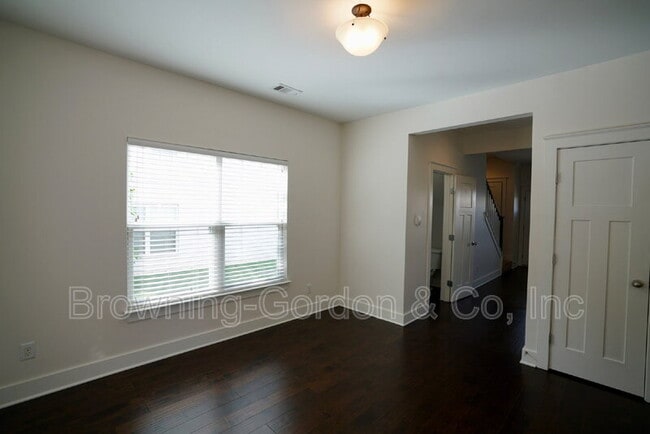 Building Photo - 110 W Mill Dr