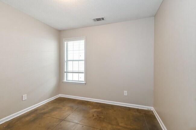 Building Photo - 6951 Parkbrook Ln