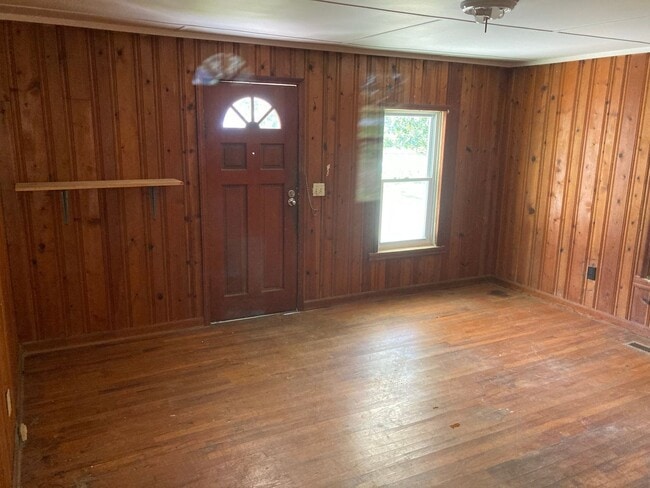 Building Photo - 475 Old Carrollton Rd