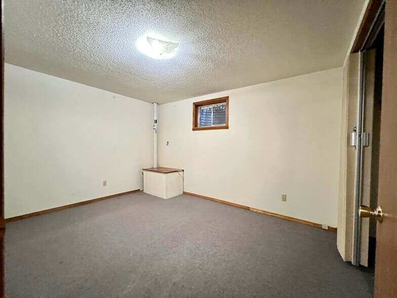 Basement bedroom #4 (non-conforming) - 1019 SW Kent Pl