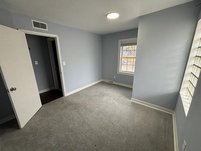 Building Photo - 2002 E 17th St N