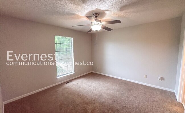 Building Photo - 3 Bed, 2 Bath Home with Deck and Off-Street Parking / Pet-friendly / Available Now!