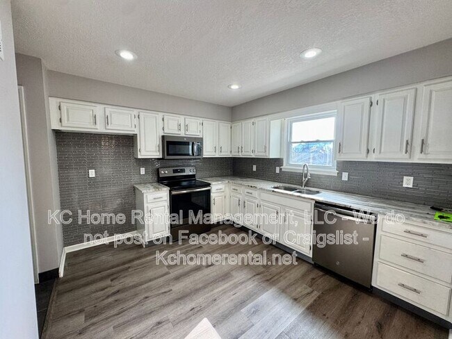 Building Photo - 9817 W 83rd Terrace