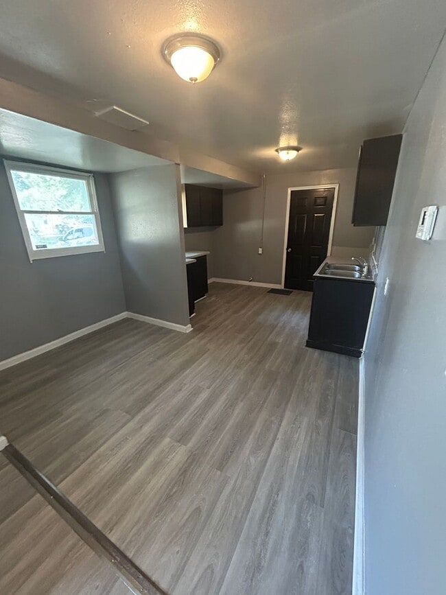 Building Photo - LIMITED TIME**NO APPLICATION FEE**1/2 OFF DEPOSIT**