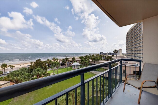 Building Photo - 5220 Seawall Blvd