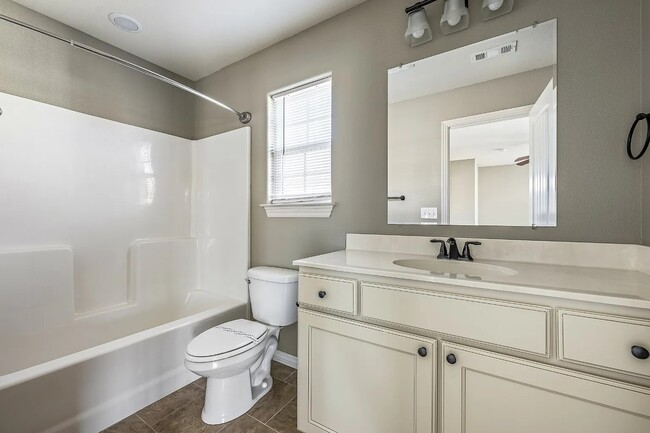 Building Photo - Keats